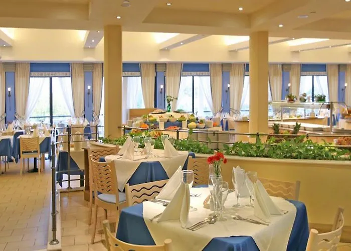 Corfu Chandris And 4* Dassia (Corfu)